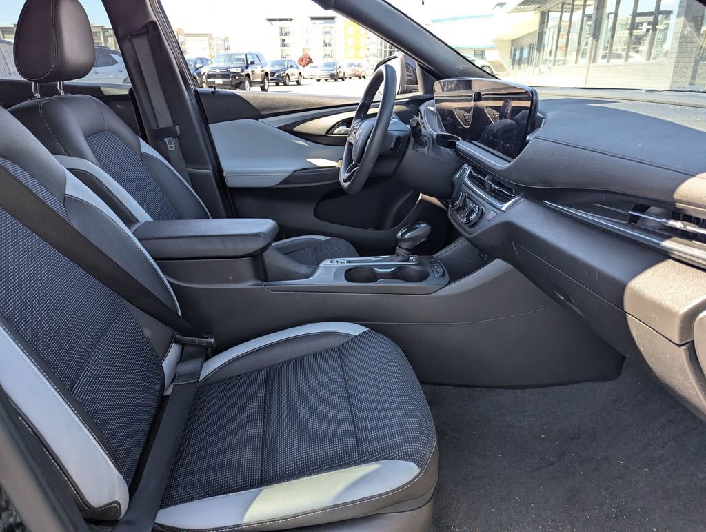 Used 2025 Buick Envista Preferred FWD image 32