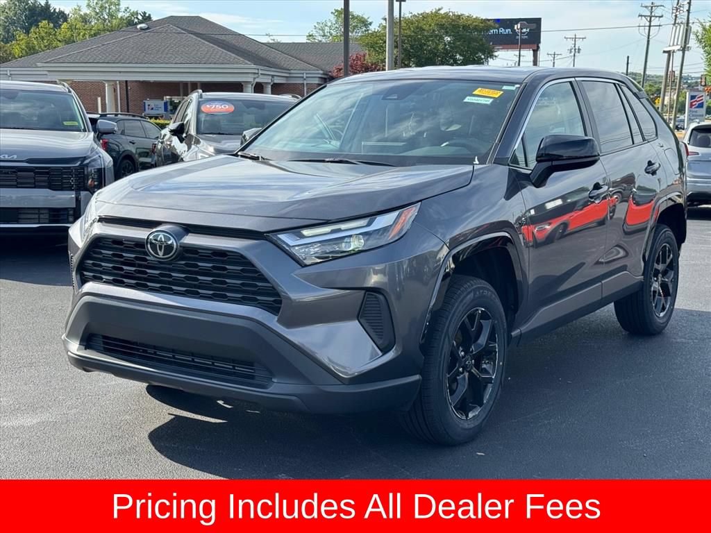 Used 2024 Toyota RAV4 LE FWD image 7