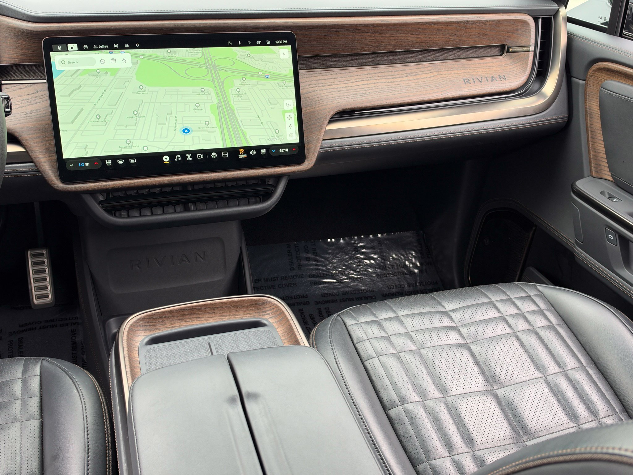 Used 2025 Rivian R1S Premium Dual AWD/4WD image 29