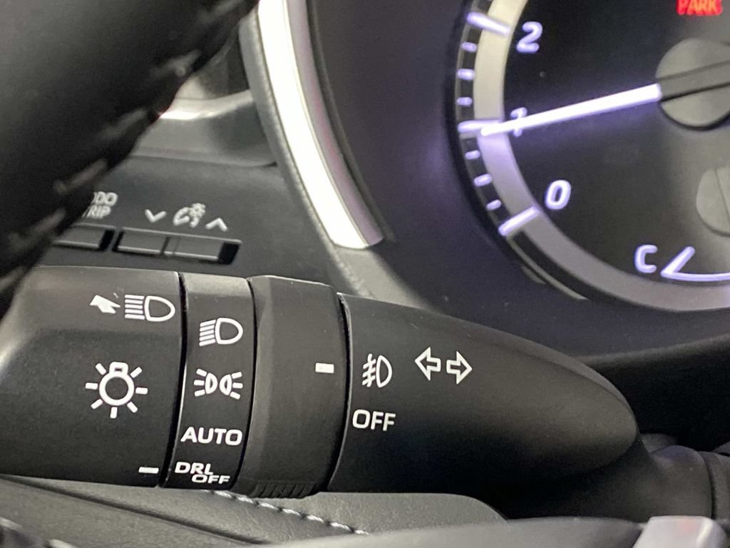 Used 2024 Toyota Highlander XLE AWD/4WD image 20