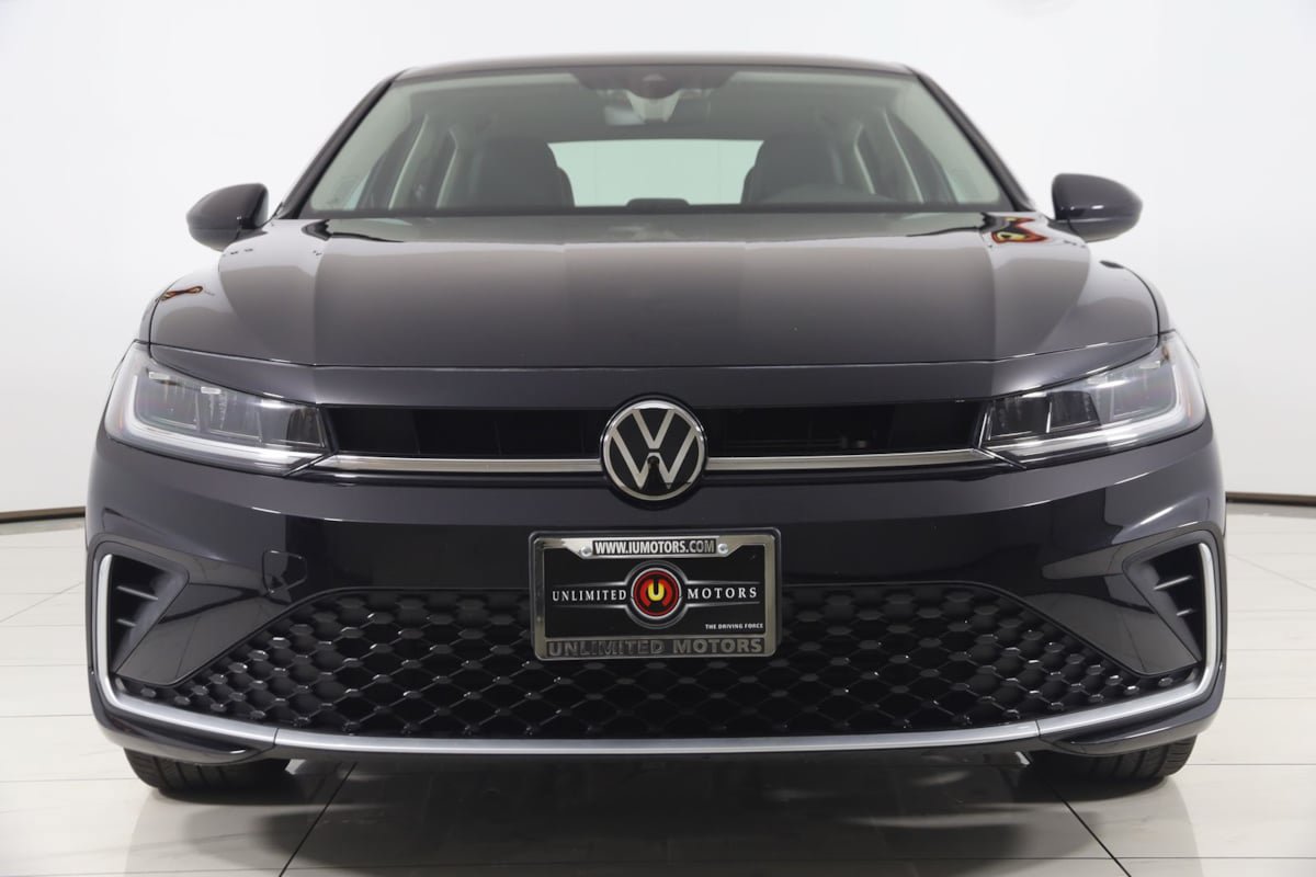 Used 2025 Volkswagen Jetta SE w/ Sunroof Package FWD image 50