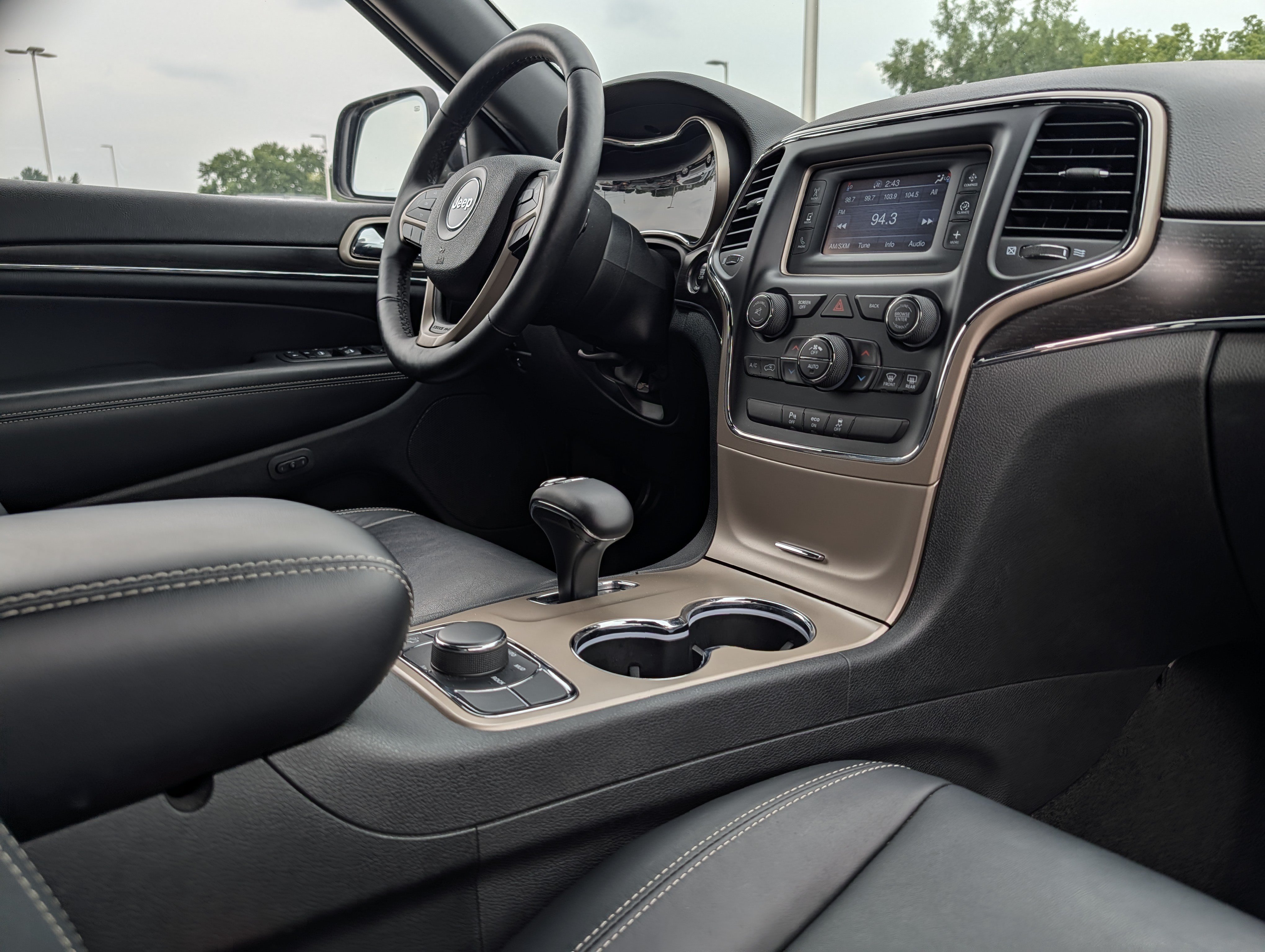 Used 2014 Jeep Grand Cherokee Limited w/ Trailer Tow Group IV AWD/4WD image 19