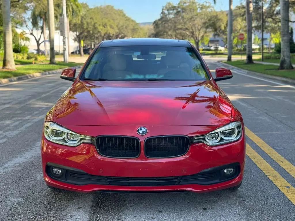 Used 2018 BMW 320i xDrive Sedan image 2
