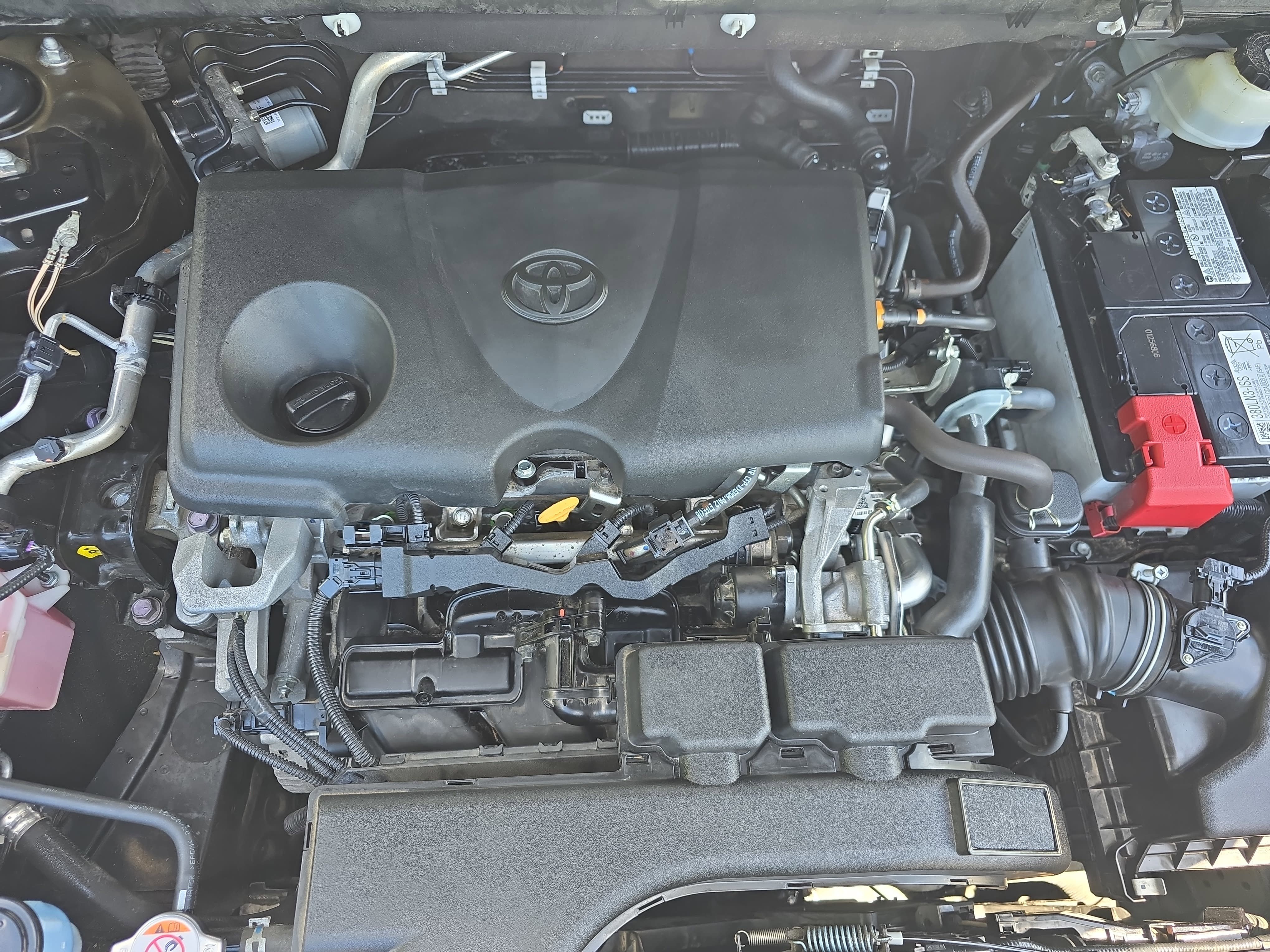 Used 2021 Toyota RAV4 XLE w/ Convenience Package FWD image 26