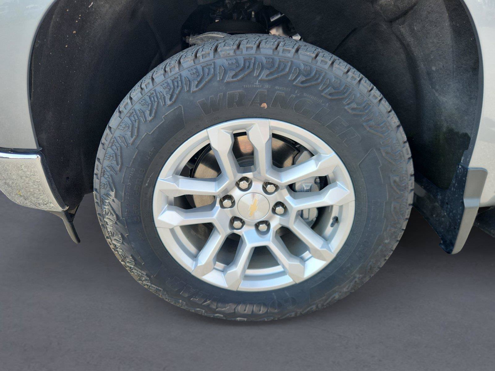 Used 2023 Chevrolet Silverado 1500 LT w/ Z71 Off-Road Package AWD/4WD image 9