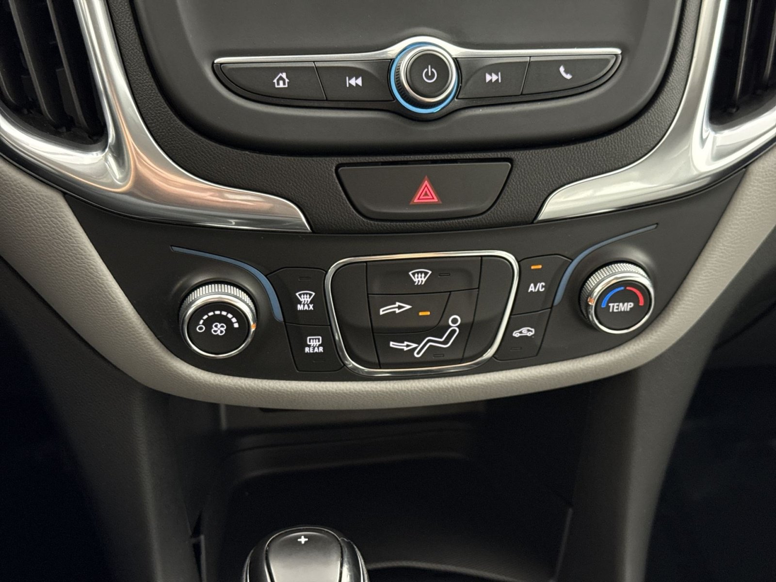 Used 2021 Chevrolet Equinox LS FWD image 21
