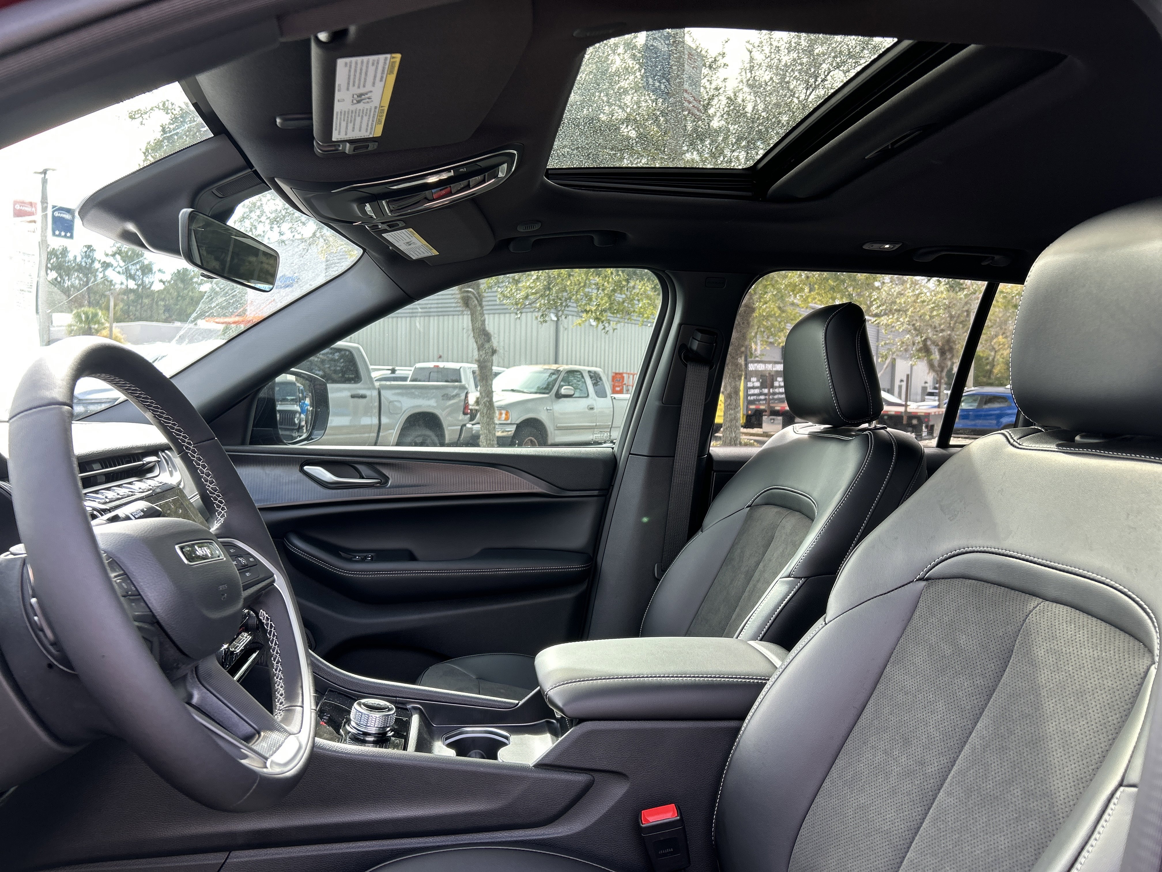 New 2025 Jeep Grand Cherokee Altitude image 14