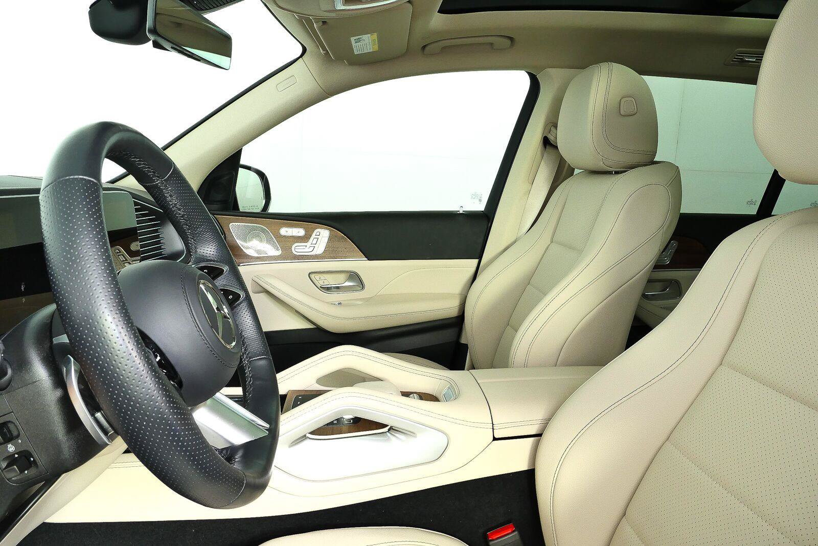 Used 2025 Mercedes-Benz GLS 450 4MATIC image 7