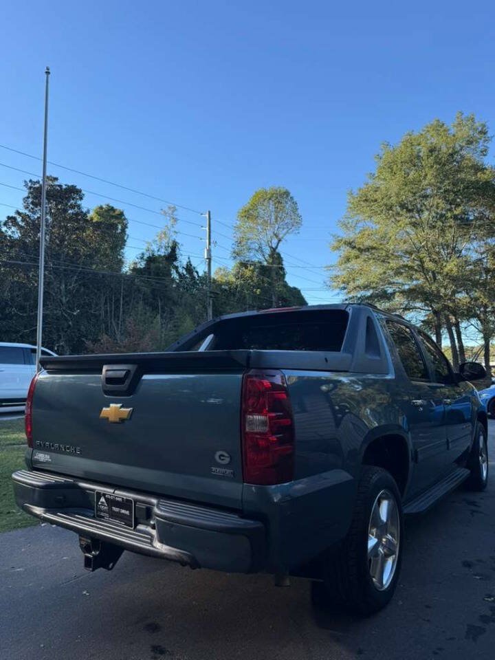 Used 2012 Chevrolet Avalanche LS RWD image 6