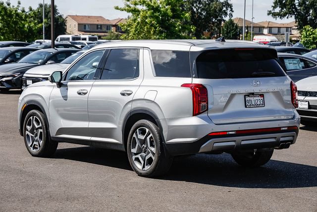 Used 2023 Hyundai Palisade SEL FWD image 2