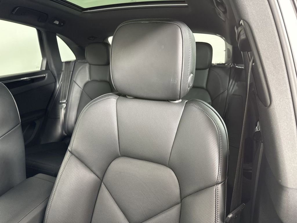 Certified 2025 Porsche Macan image 41