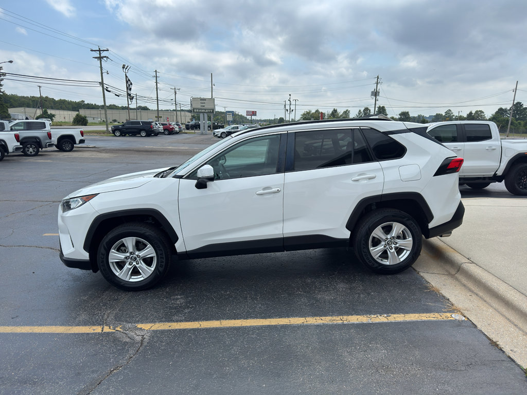 Used 2021 Toyota RAV4 XLE w/ Carpet Mat Package (TMS) image 8