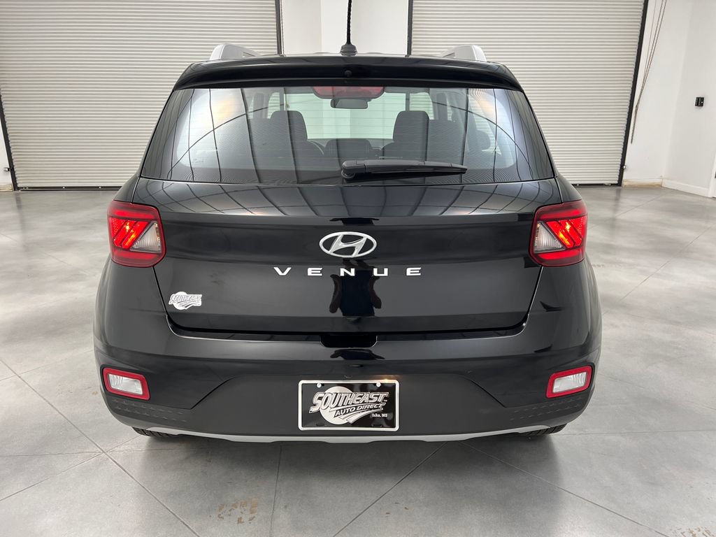 Used 2025 Hyundai Venue SEL FWD image 8