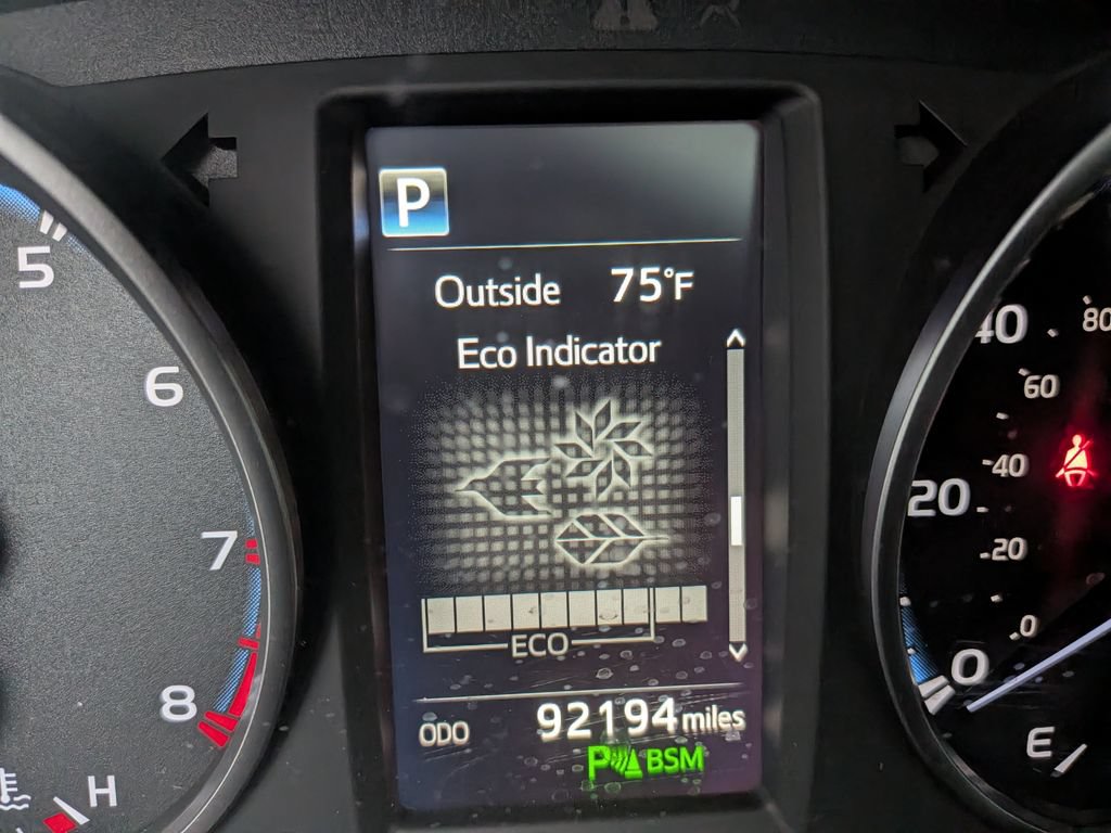 Used 2018 Toyota RAV4 XLE FWD image 6