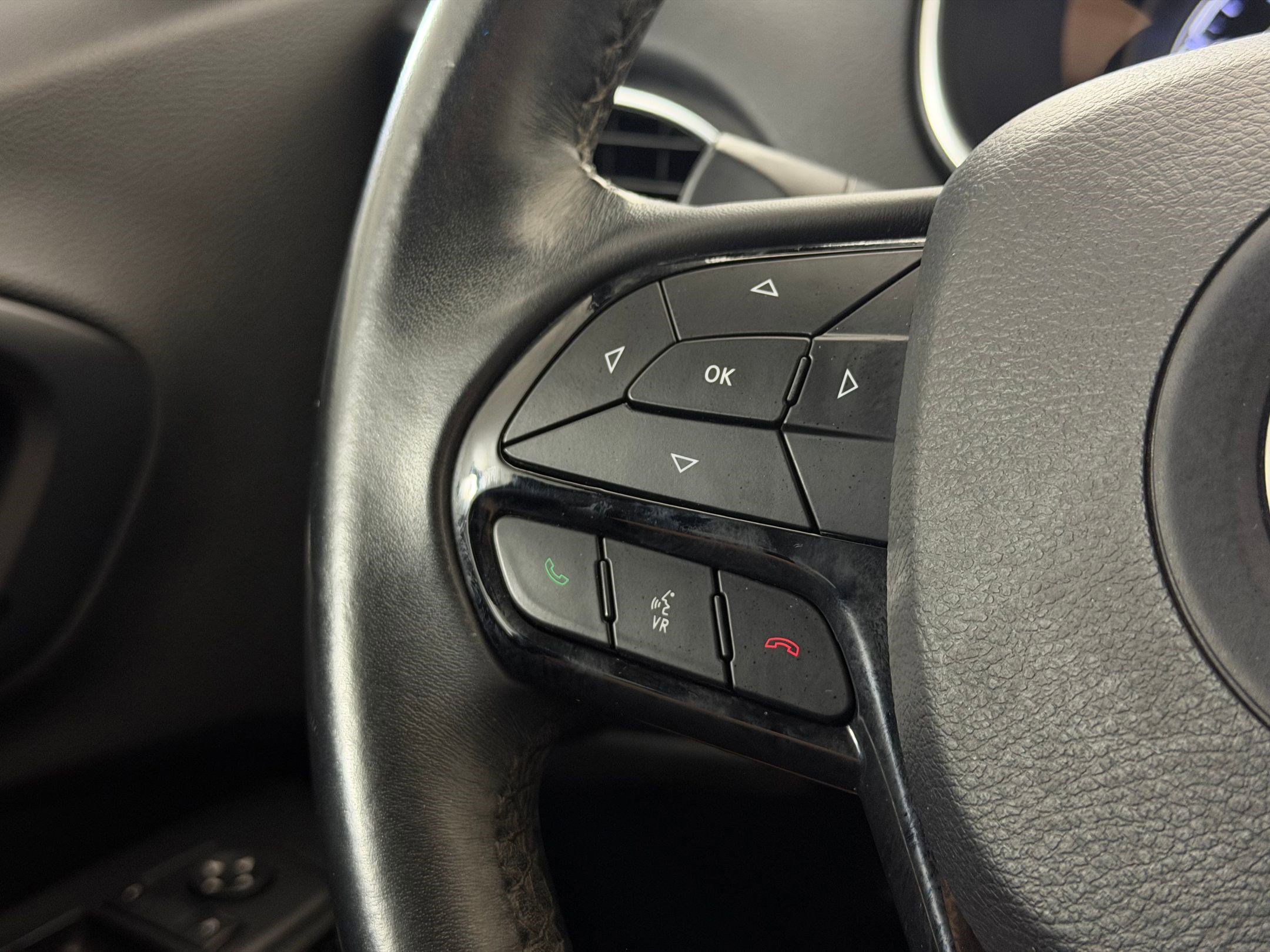 Used 2019 Jeep Cherokee Latitude Plus AWD/4WD image 16