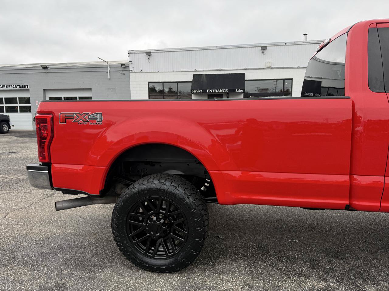 Used 2017 Ford F250 XLT w/ FX4 Off-Road Package AWD/4WD image 17