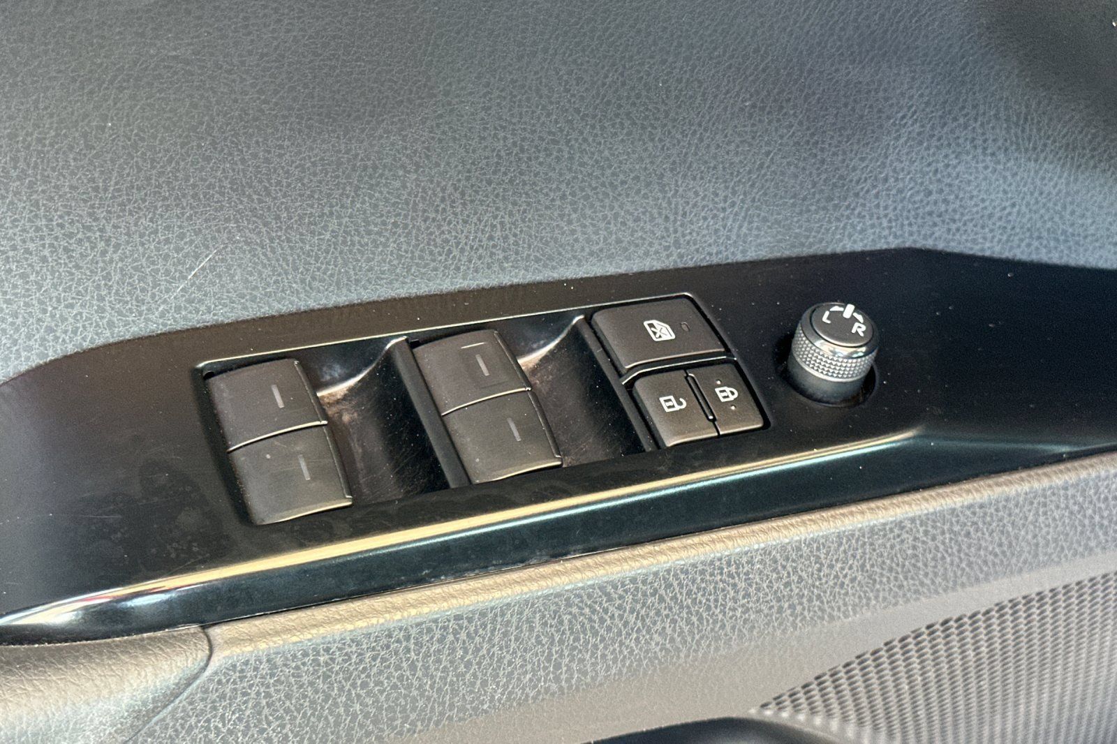 Used 2025 Toyota Camry LE AWD/4WD image 14