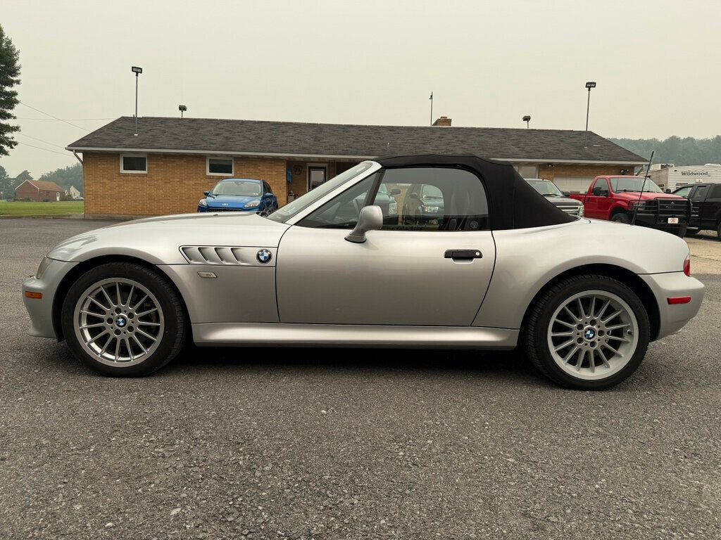 Used 2001 BMW Z3 3.0i RWD image 6