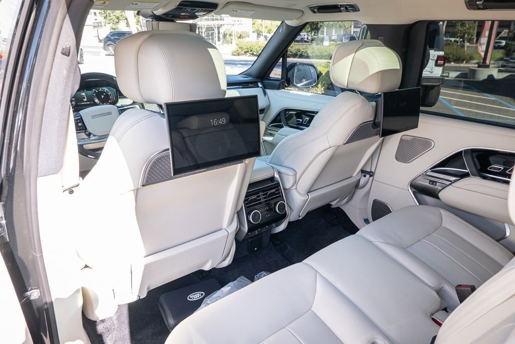 Used 2025 Land Rover Range Rover Long Wheelbase Autobiography AWD/4WD image 27