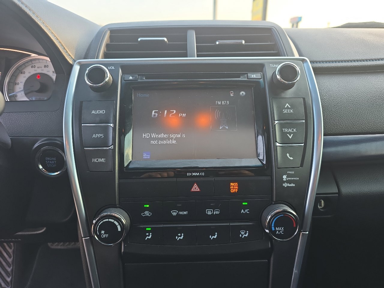 Used 2016 Toyota Camry SE image 16