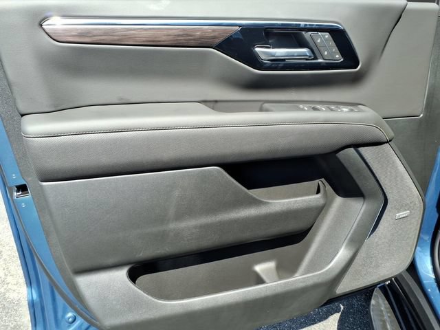 New 2026 Chevrolet Suburban Premier w/ Sun And Tow Package AWD/4WD image 11