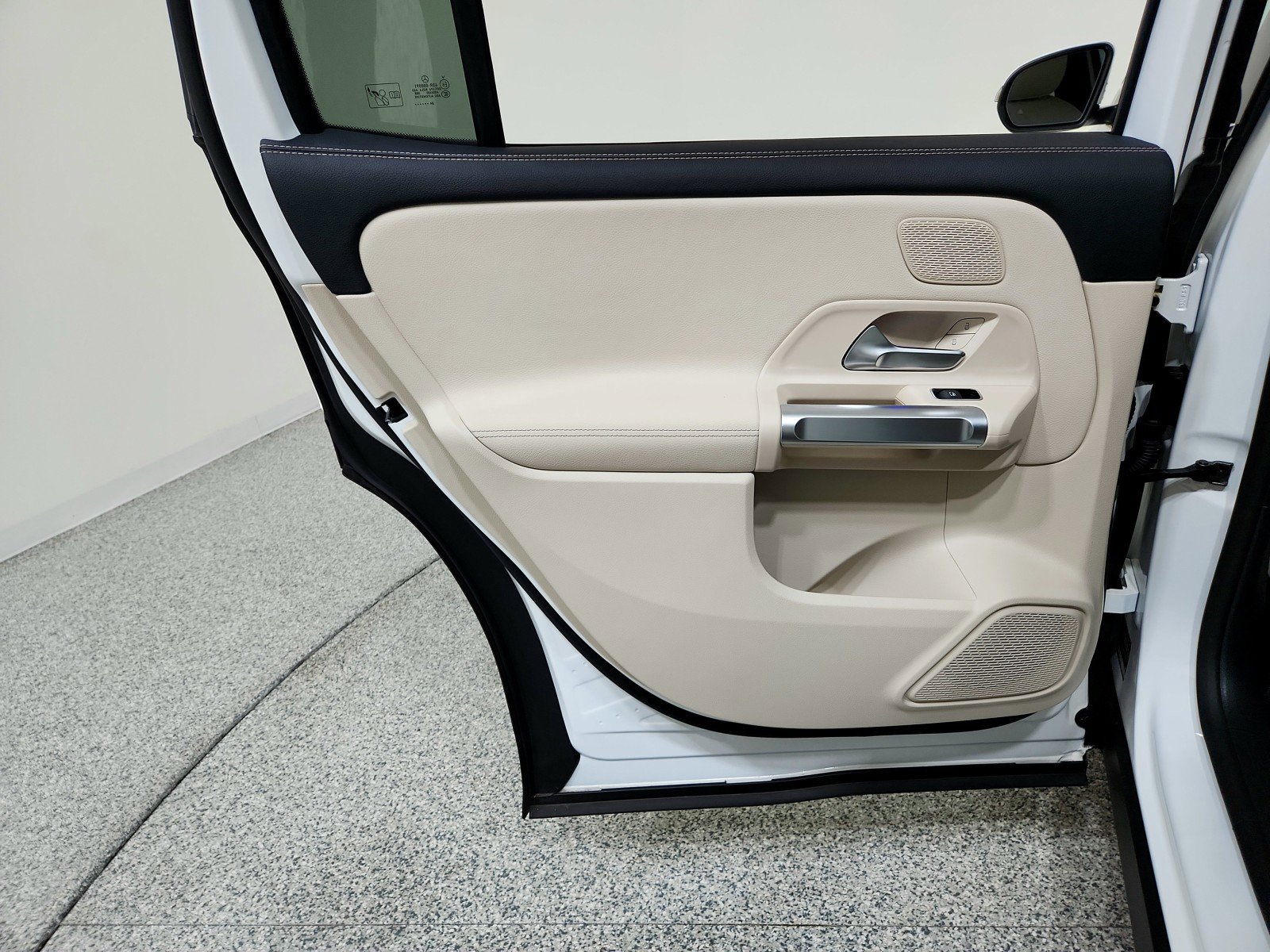 Certified 2025 Mercedes-Benz GLB 250 4MATIC w/ Exclusive Package image 21