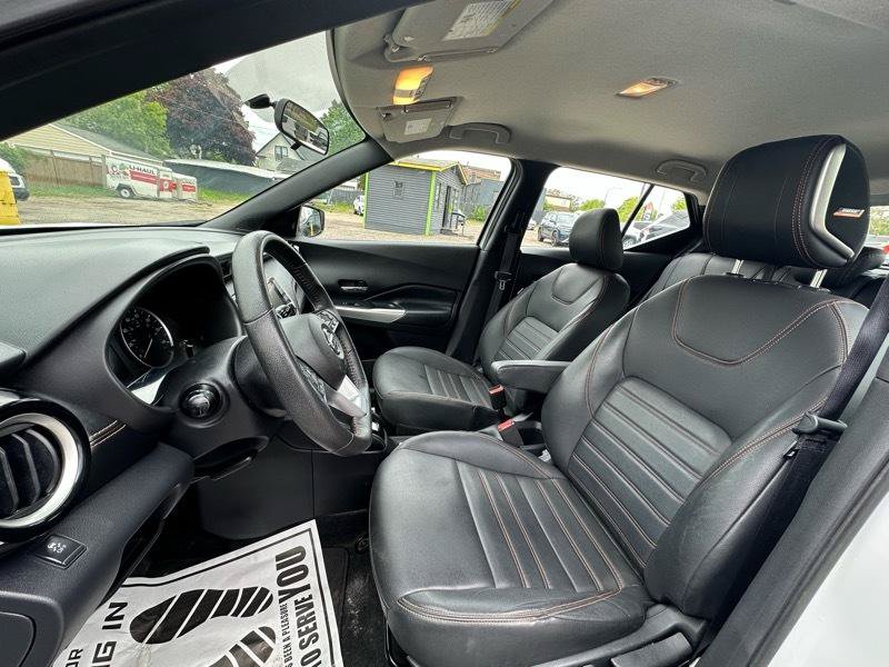 Used 2019 Nissan Kicks SR w/ SR Premium Package FWD image 9