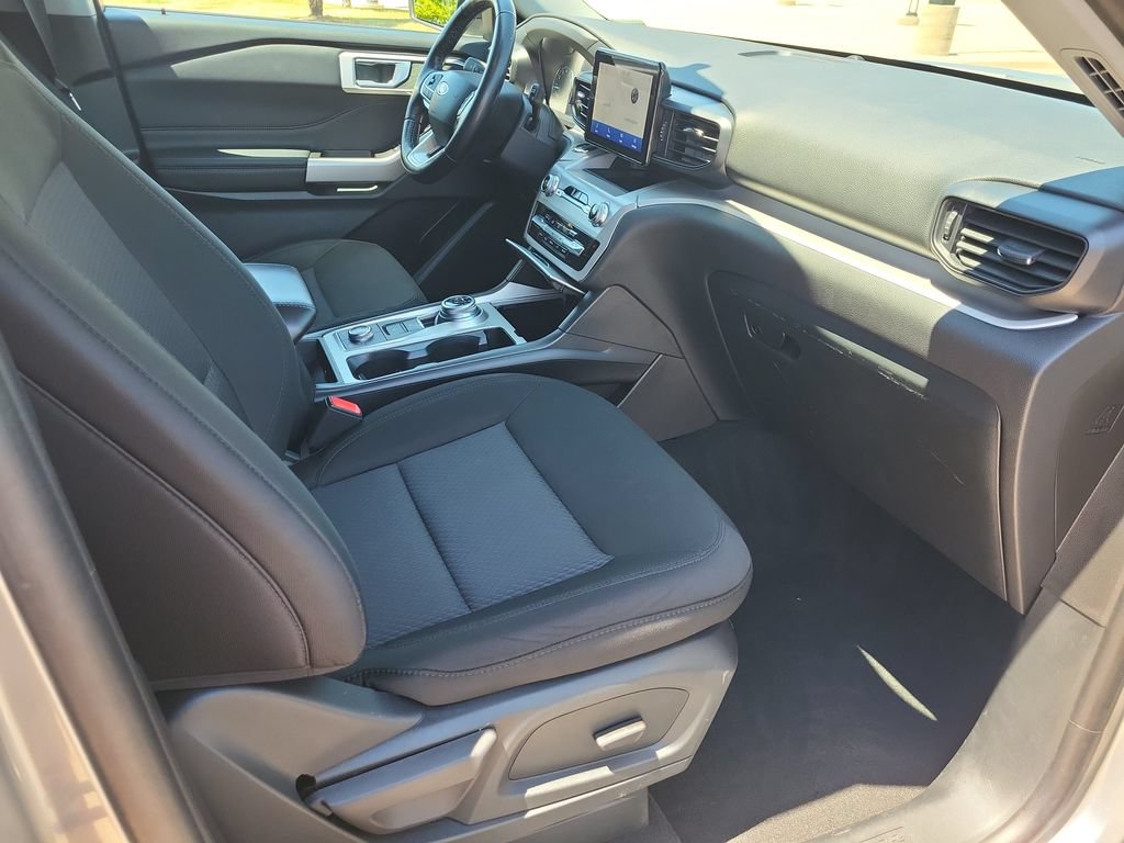 Used 2023 Ford Explorer XLT AWD/4WD image 21