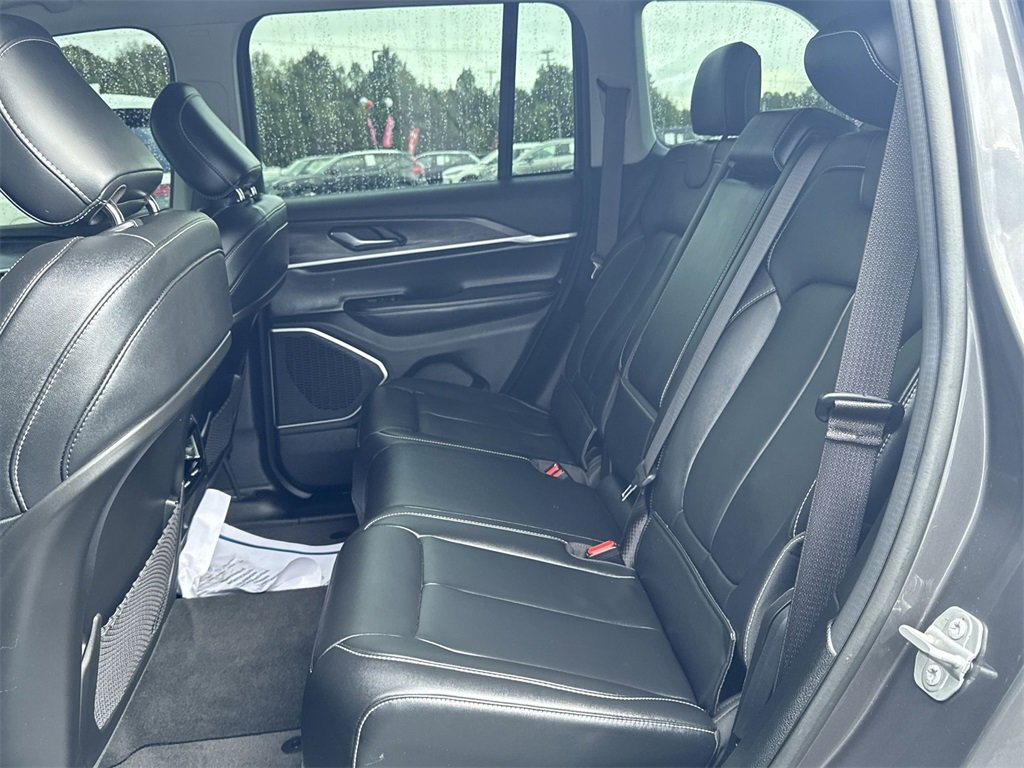 Used 2022 Jeep Grand Cherokee Limited image 27