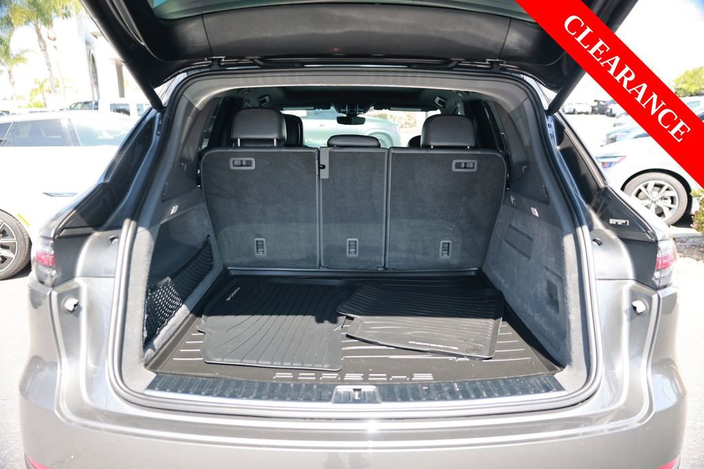 Used 2023 Porsche Cayenne Platinum Edition AWD/4WD image 36
