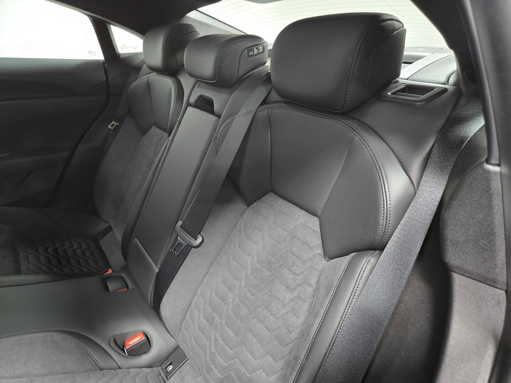 Used 2022 Audi e-tron GT Premium Plus image 32