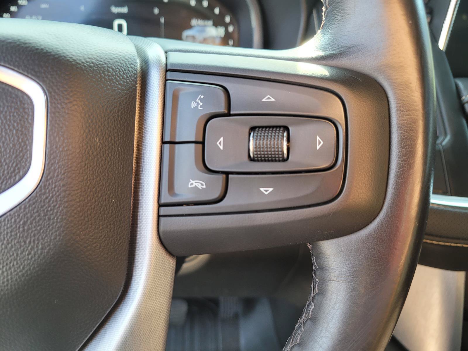 Used 2023 GMC Yukon XL SLT AWD/4WD image 32