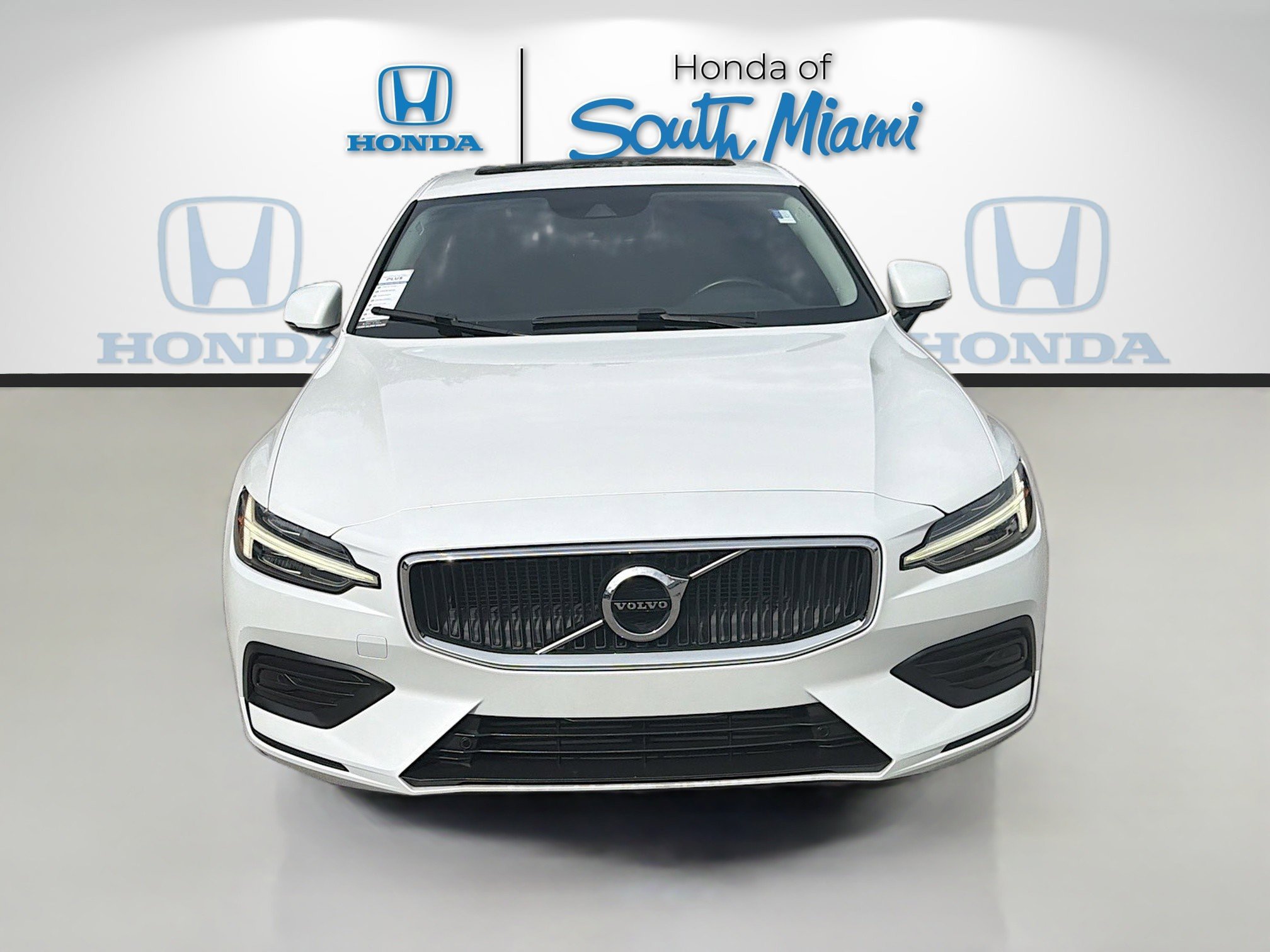 Used 2020 Volvo S60 T5 Momentum image 2