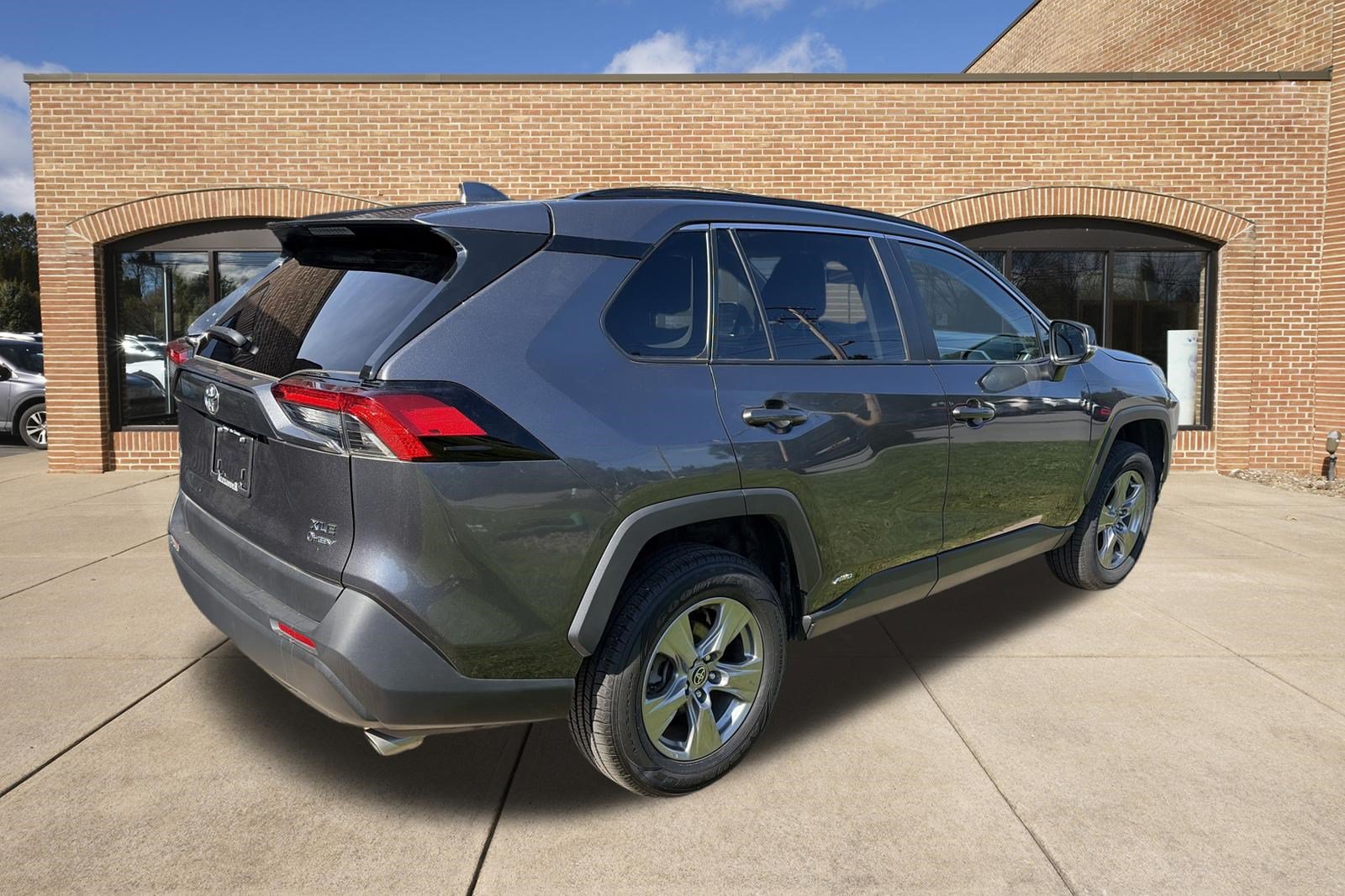 Used 2025 Toyota RAV4 XLE AWD/4WD image 3