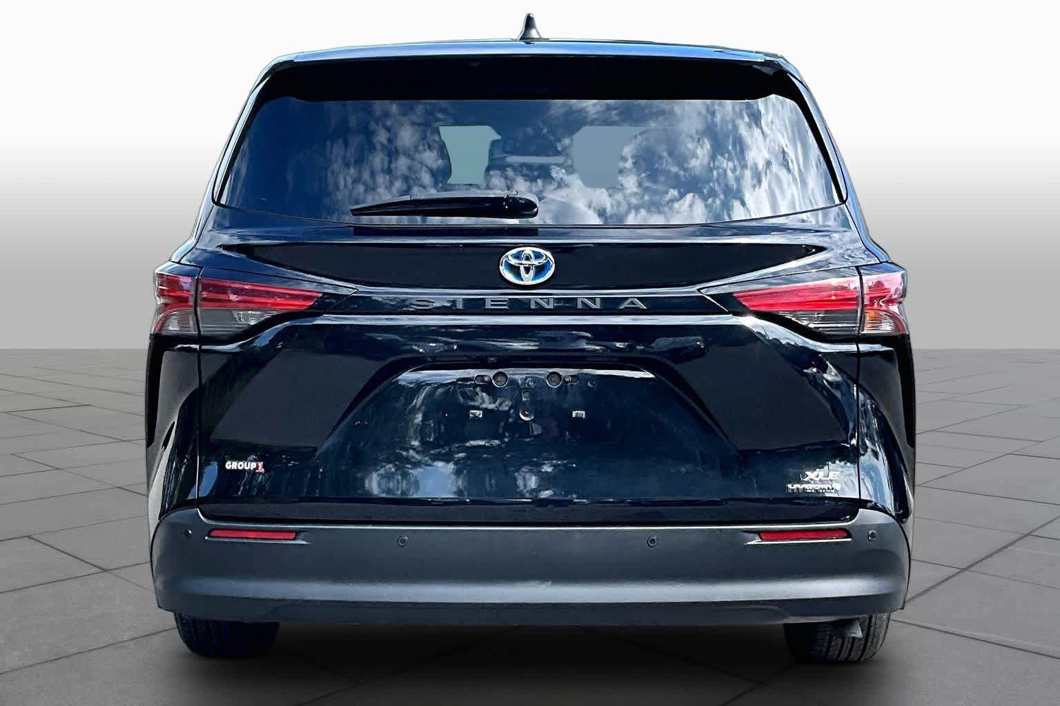 Used 2021 Toyota Sienna XLE FWD image 5