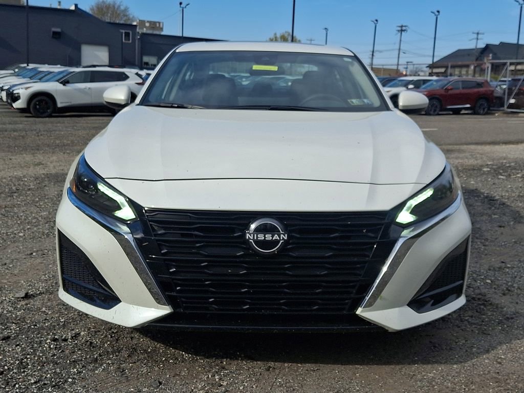 Used 2025 Nissan Altima 2.5 SV w/ SV Special Edition Package image 2