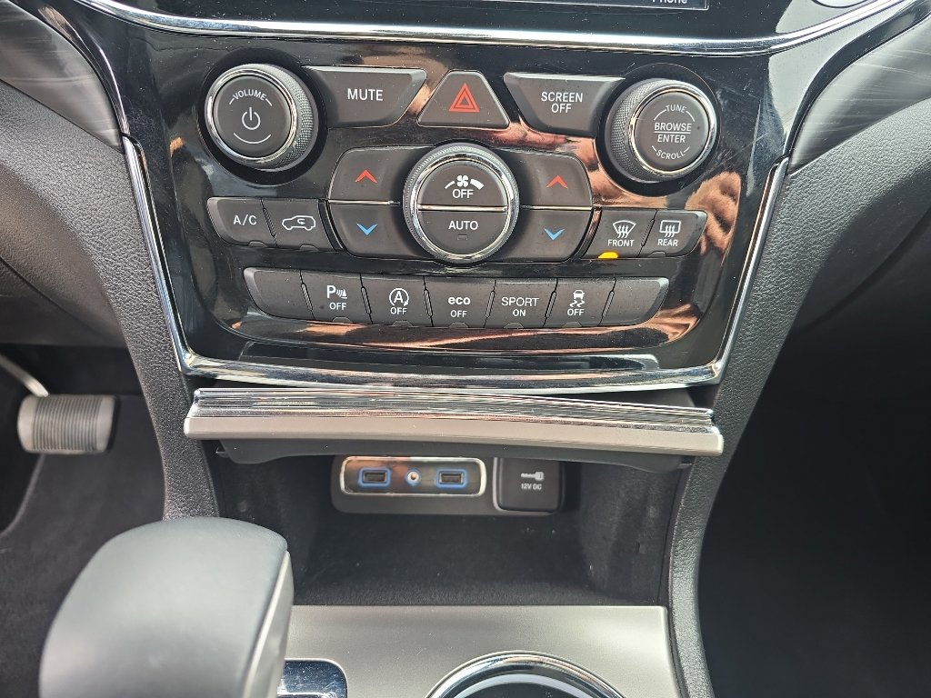 Used 2019 Jeep Grand Cherokee Altitude image 16