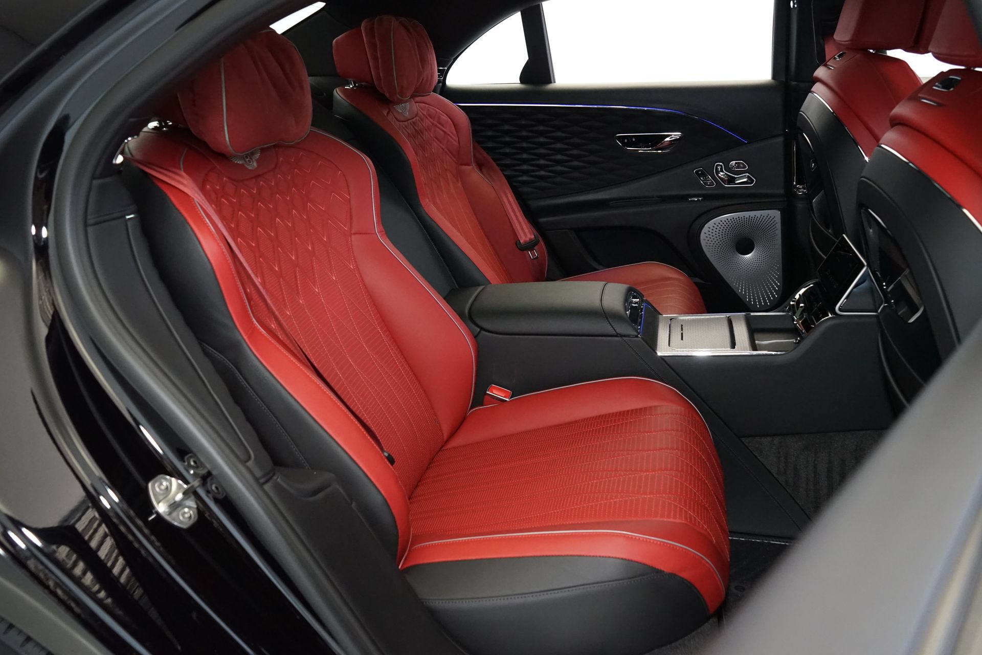 Used 2022 Bentley Flying Spur Plug-In Hybrid AWD/4WD image 22