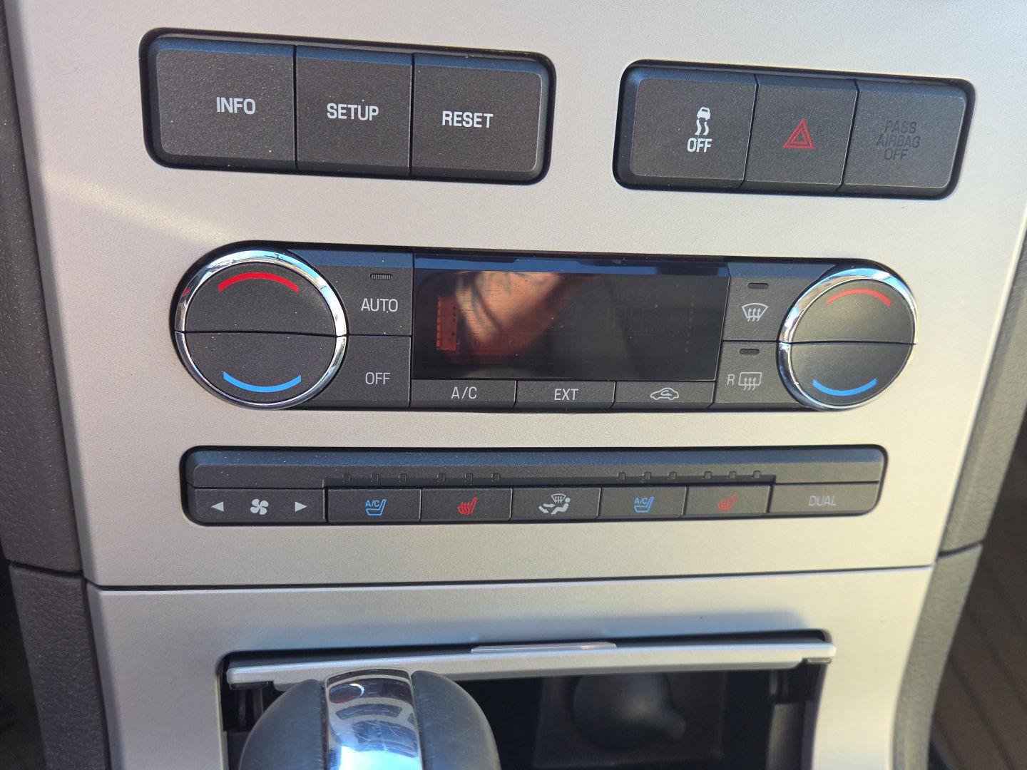 Used 2008 Lincoln MKX AWD image 26