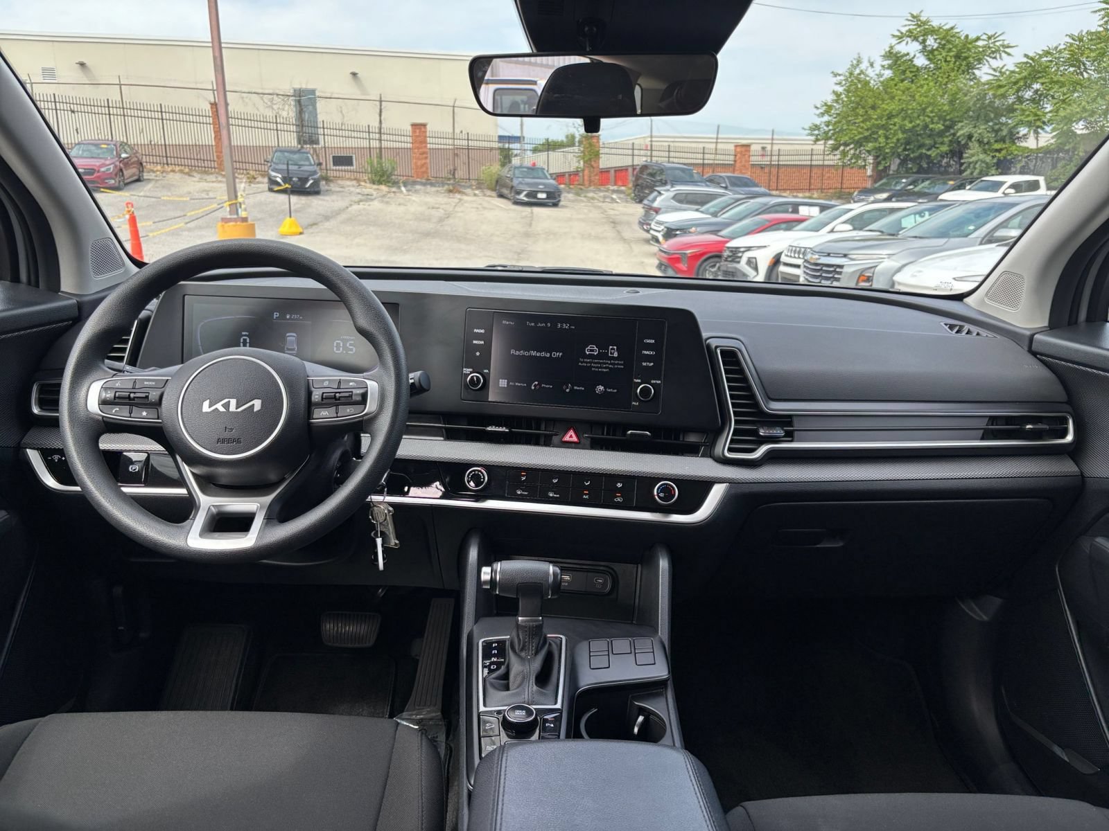 Used 2025 Kia Sportage LX FWD image 32