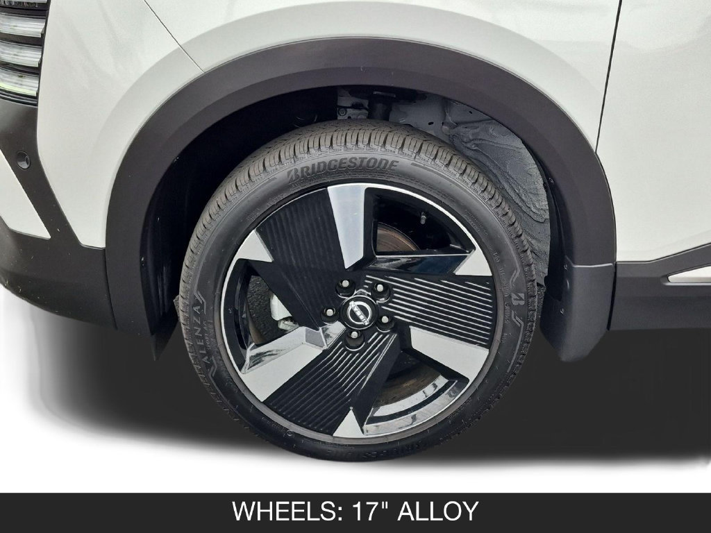 Certified 2025 Nissan Kicks SR FWD image 11
