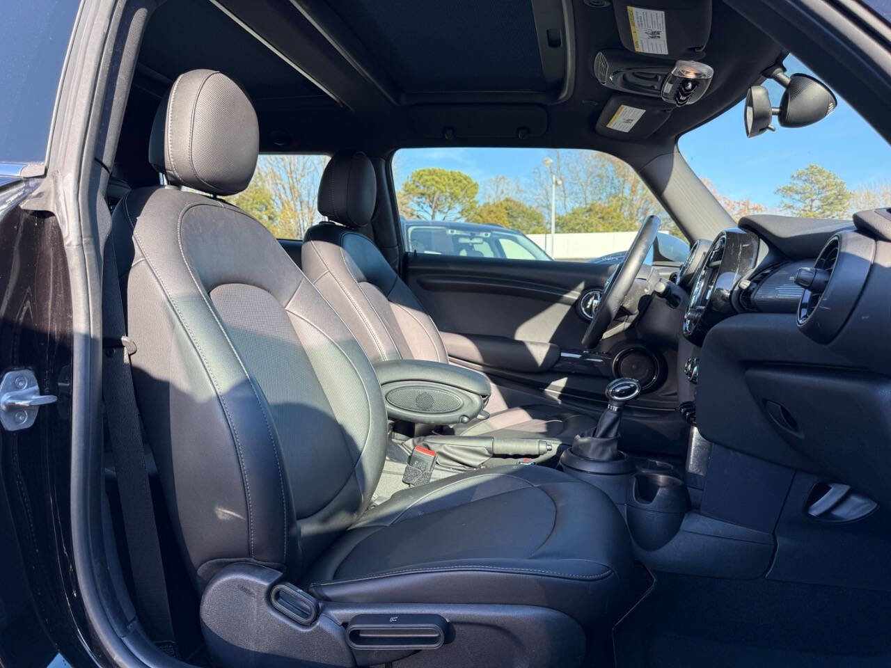 Used 2018 MINI Cooper 2-Door Hardtop image 13