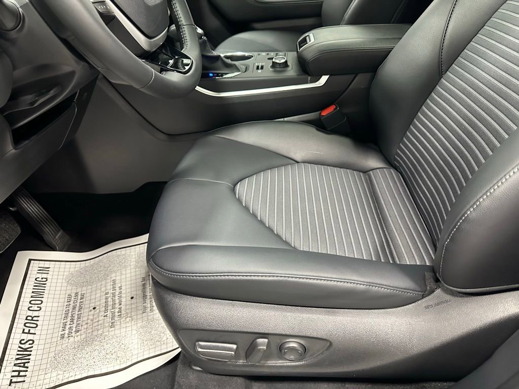 Used 2025 Toyota Highlander XSE image 13