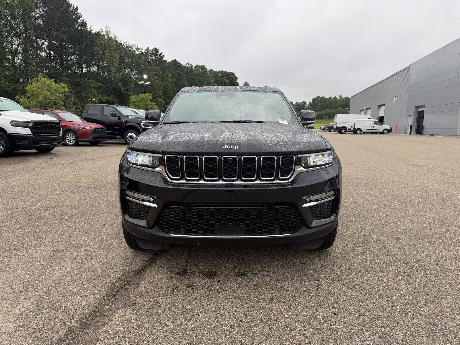 Certified 2024 Jeep Grand Cherokee Limited w/ Luxury Tech Group II AWD/4WD image 2