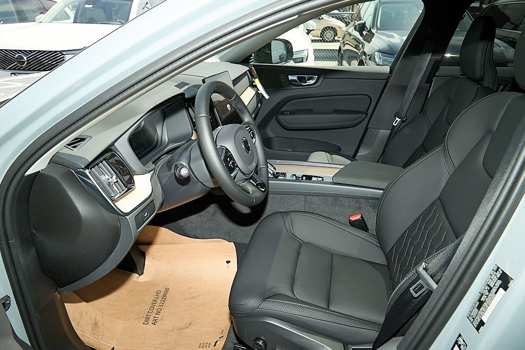 New 2026 Volvo XC60 B5 Plus w/ Climate Package PRO AWD/4WD image 17