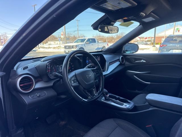 Used 2024 Chevrolet Trax RS w/ Sunroof Package image 9