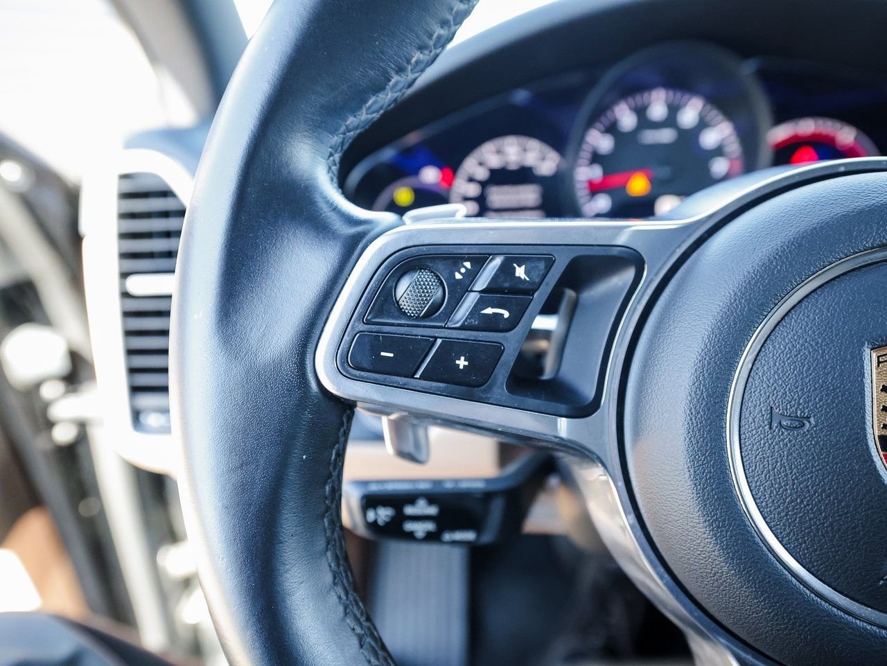 Certified 2020 Porsche Cayenne image 17