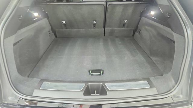 Used 2025 Cadillac Lyriq Sport AWD/4WD image 15