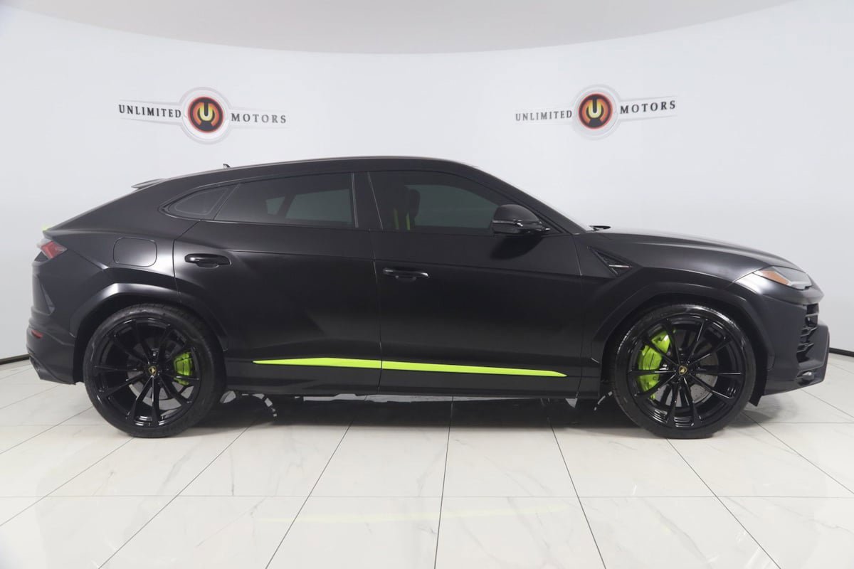 Used 2022 Lamborghini Urus AWD/4WD image 2