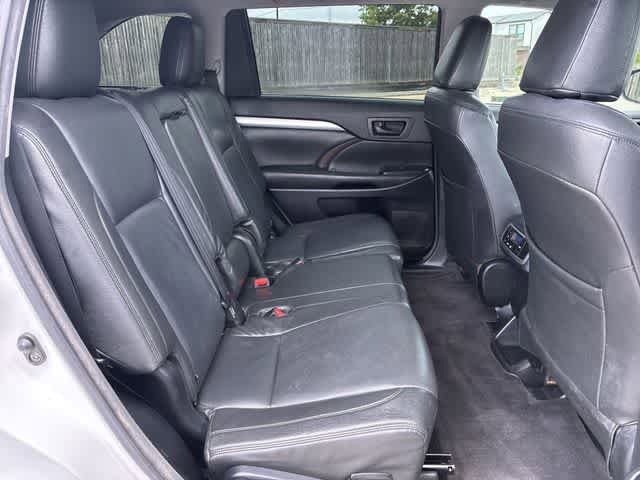 Used 2018 Toyota Highlander LE FWD image 21